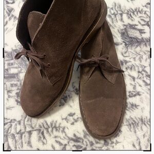 Clarks Men’s 10M Leather Brown Chukka Boots Lace Up Suede Shoes comfortable